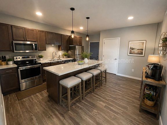 2nd image of 600 8th St S #205