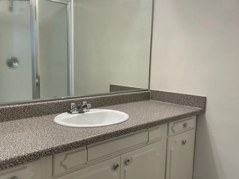 102 - Vista Bonita Apts. — Photo 9