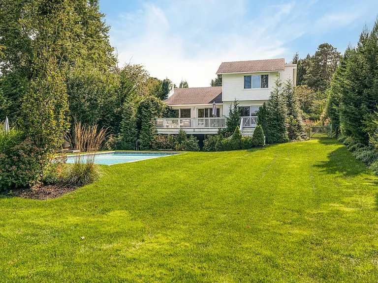 41 Shinnecock Hills Rd — Photo 2