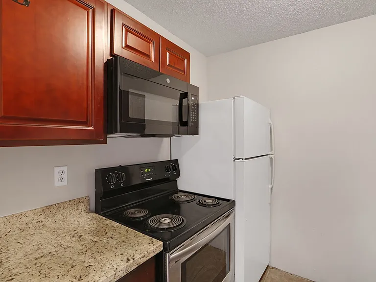 Woodland Trace Apartments — Photo 34