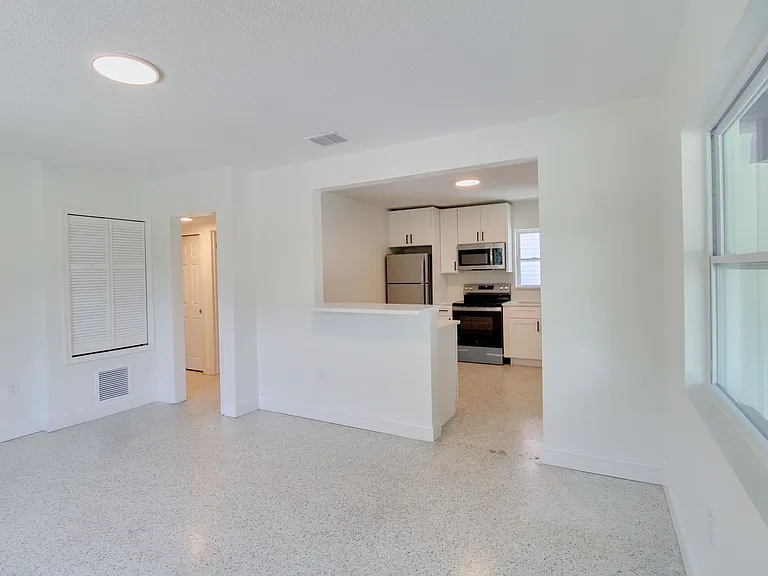 1618 Indiana Ave — Photo 5