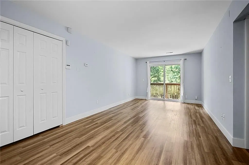 2 bed, 1.0 bath, 900 sqft, $2,200 — Photo 2