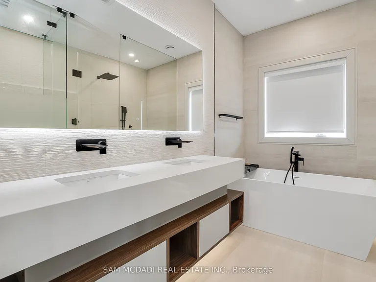 1019 Strathy Ave — Photo 19
