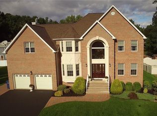 19 Rachel Way, North Brunswick, NJ 08902