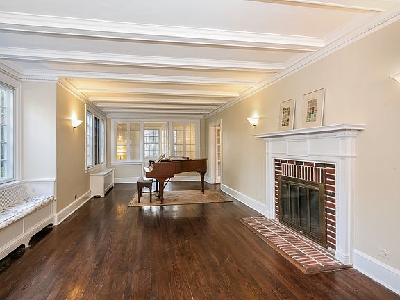 5th image of 50 Soundview Ave