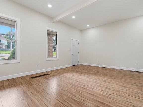 5th image of 117 W 14th Ave