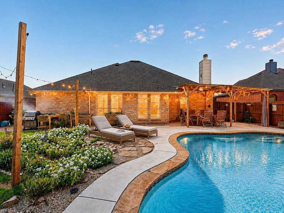 1st image of 8005 Park Ln