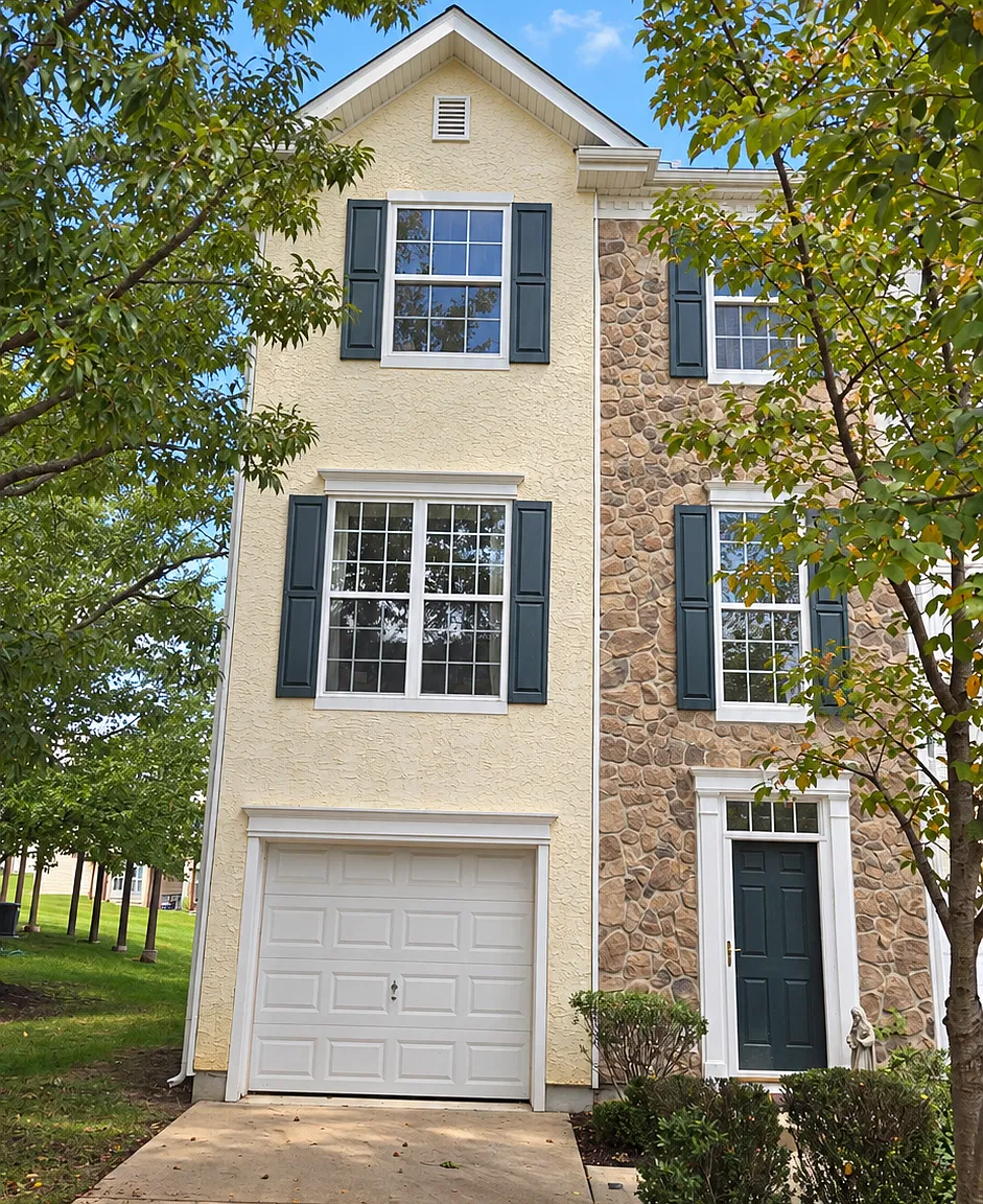 3 bed, 2.5 bath, 2640 sqft, $3,350 — Photo 1