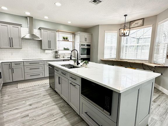 3rd image of 2551 Sawyer Terrace