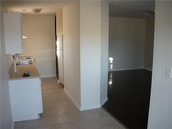 2nd image of 4922 Elliott Ave