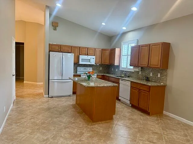 4645 SE Bridgetown Ct — Photo 6