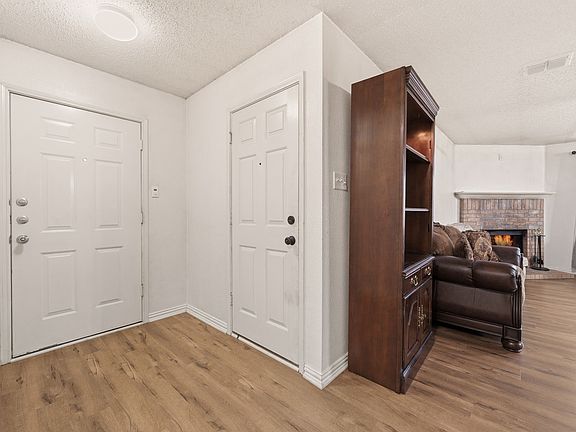 3rd image of 1131 Singletree Dr