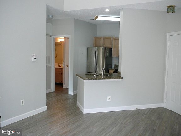 3rd image of 4409 Sedgehurst Dr APT 201