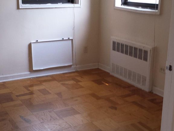 3rd image of 1275 E 51st St APT 2T
