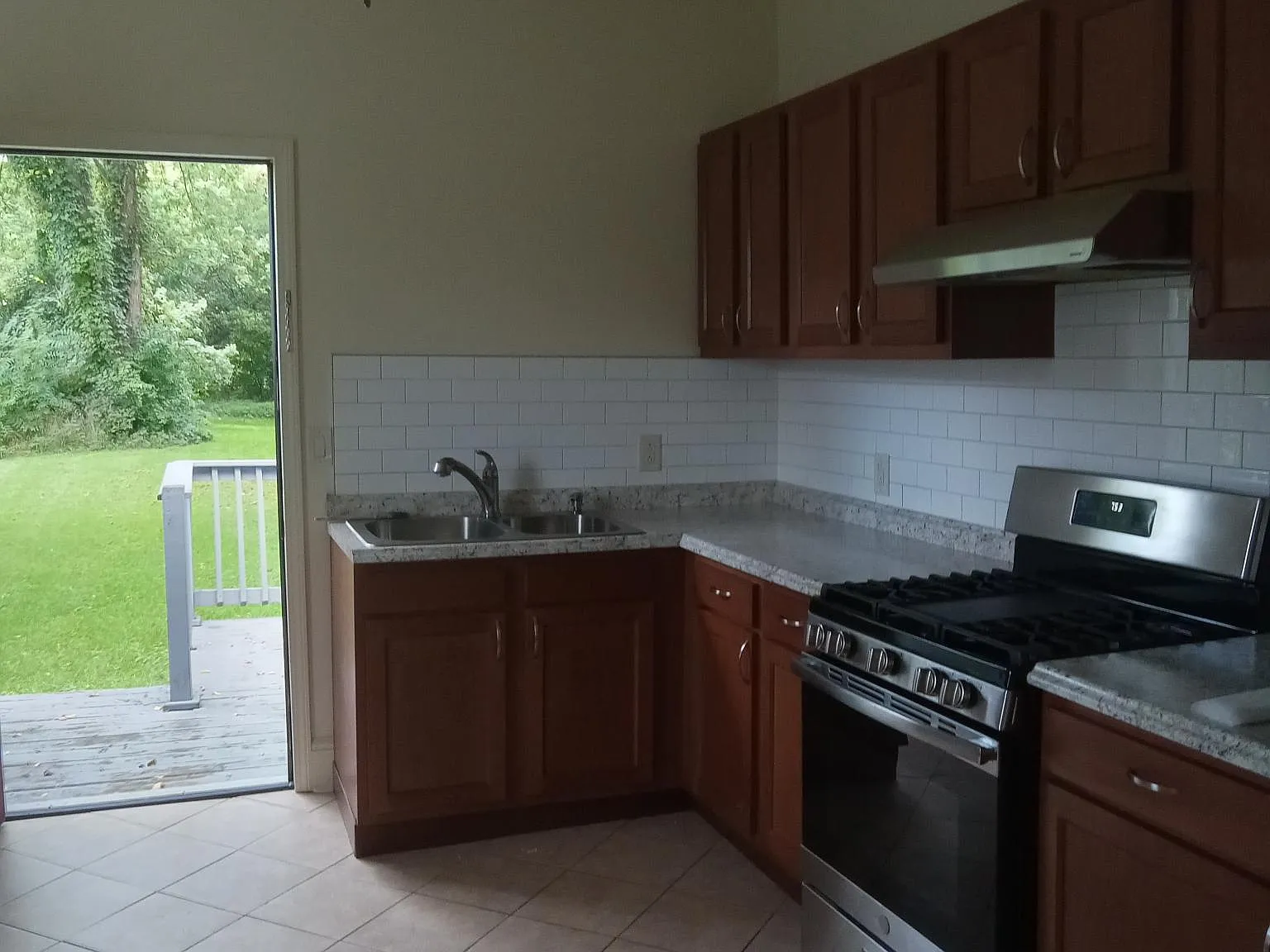 3 bed, 1100 sqft, $1,850 — Photo 4