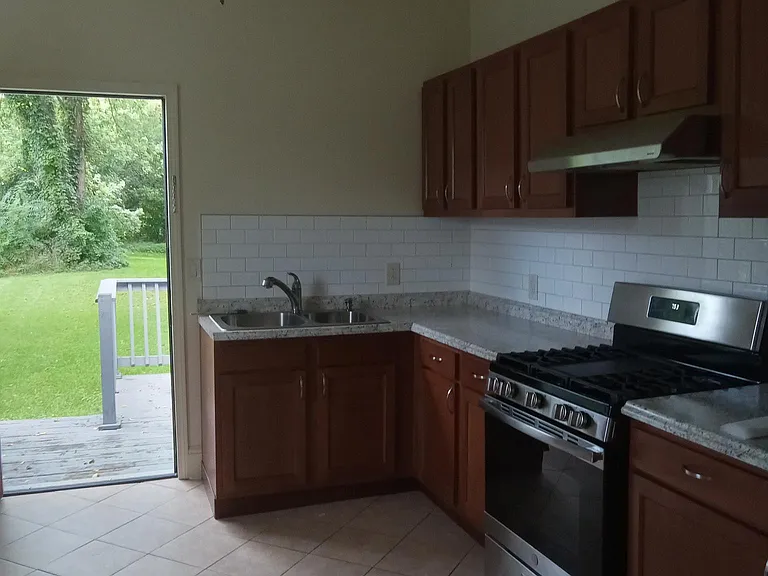 333 Elm St — Photo 4