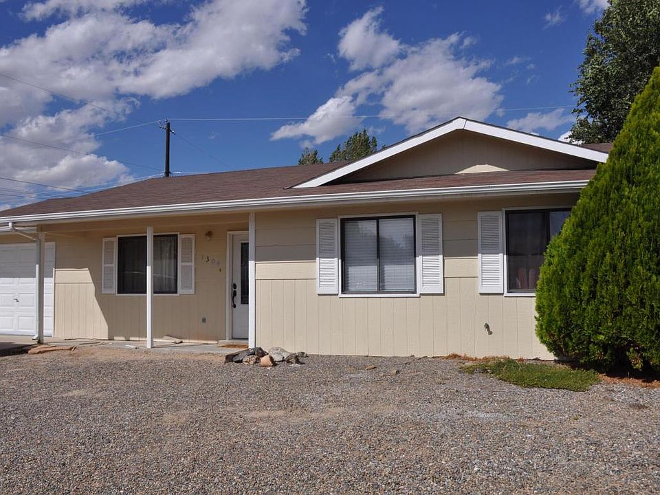 1st image of 1304 Oakwood Dr