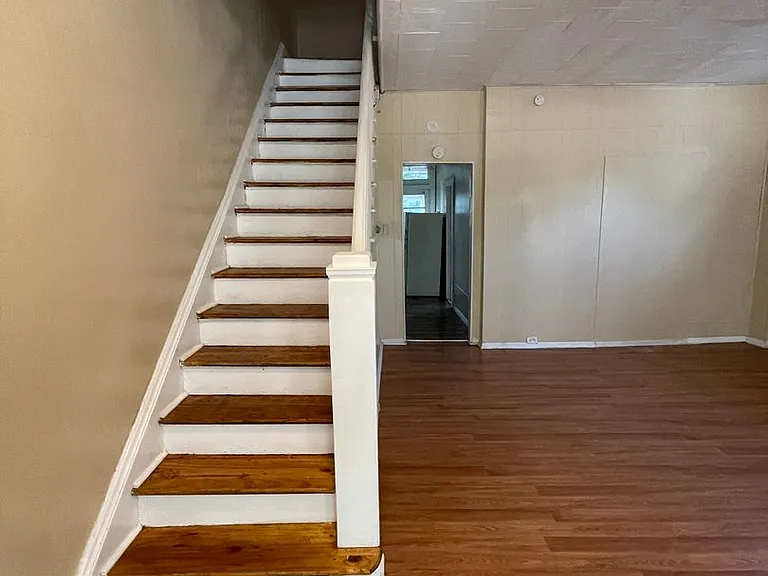 2322 Penn St — Photo 10