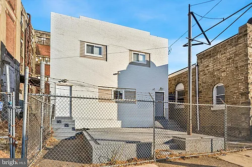 2045 W Toronto St Photo 1