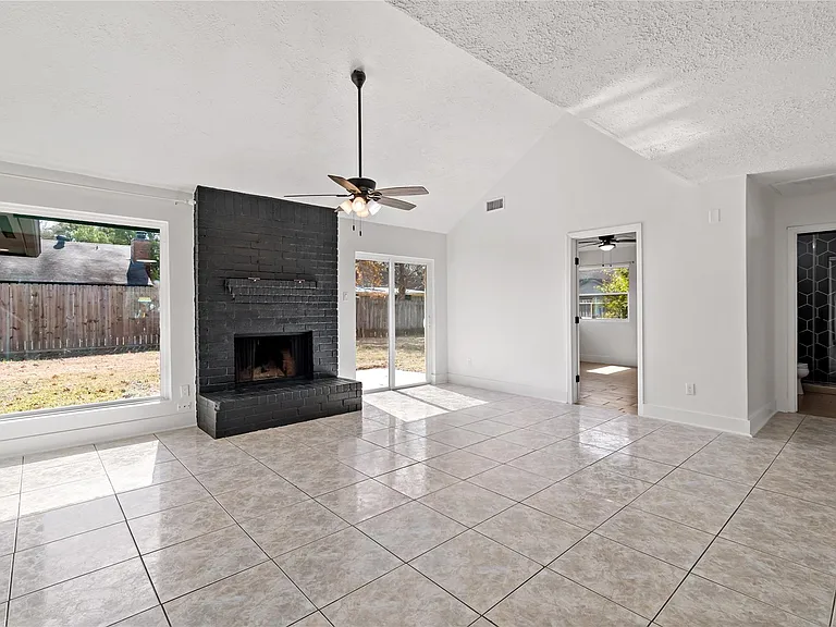 10319 Sand Pass Ln — Photo 3
