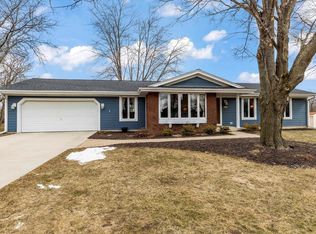 W5684 Sunset Rdg, Walworth, WI 53184