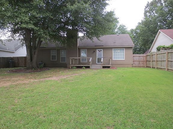 4th image of 2667 Lakeside Dr