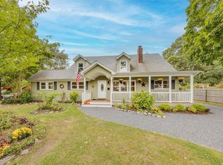 218 Oakwood Ave, Bayport, NY 11705