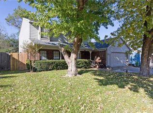 619 Valley Mills Dr, Arlington, TX 76018