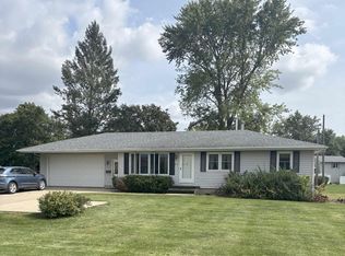 913 S Main St, Monticello, IA 52310