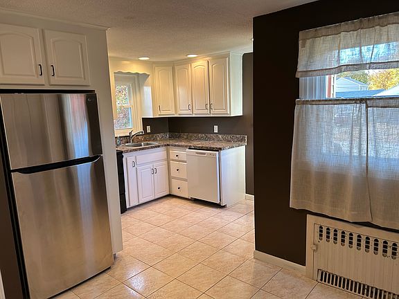 5th image of 18 Liberty St #1