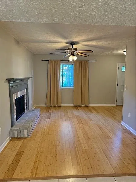3 bed, 3.0 bath, 1560 sqft, $2,600 — Photo 4