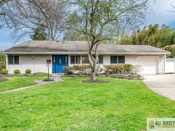 6 Waller Ct, Kendall Park, NJ 08824