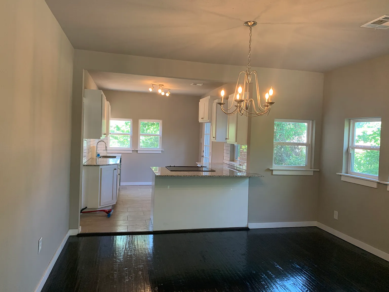 1318 N Boston Ave — Photo 2