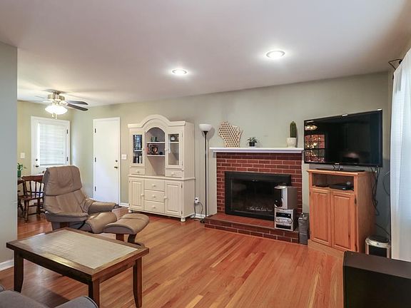 5th image of 9310 Mackey St