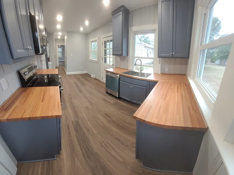 112 Barker St — Photo 17