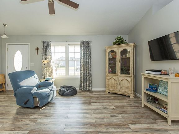 5th image of 56901 Virginia Dr
