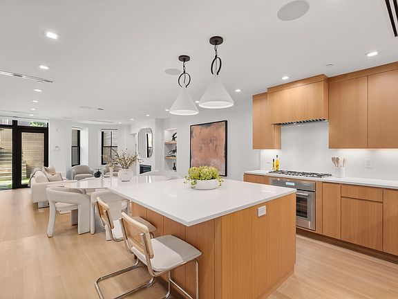 4th image of 189 W Brookline St #1