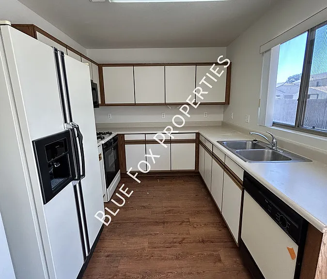 2021 W Menzel Dr — Photo 2