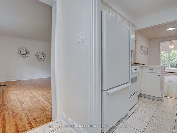 5th image of 128 Leacrest Rd