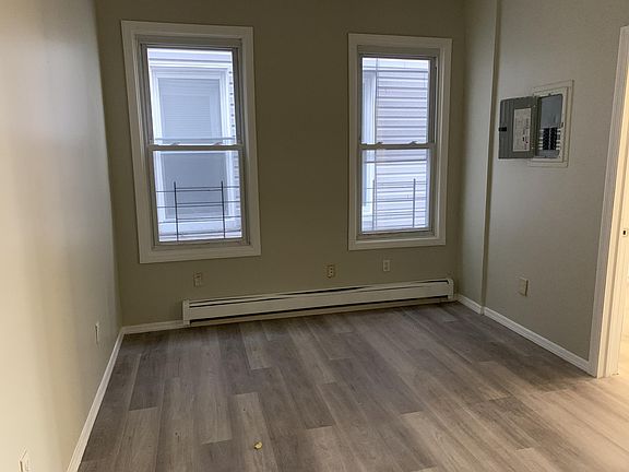 4th image of 665 Grove St #1R