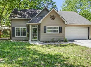 606 Camden Ave, Woodbine, GA 31569