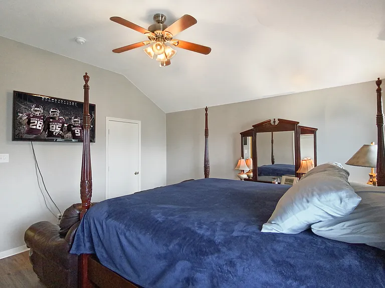3805 Meadow View Dr — Photo 8