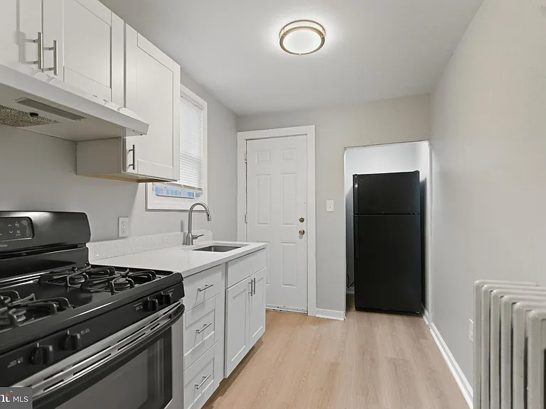 2530 Collins St — Photo 5