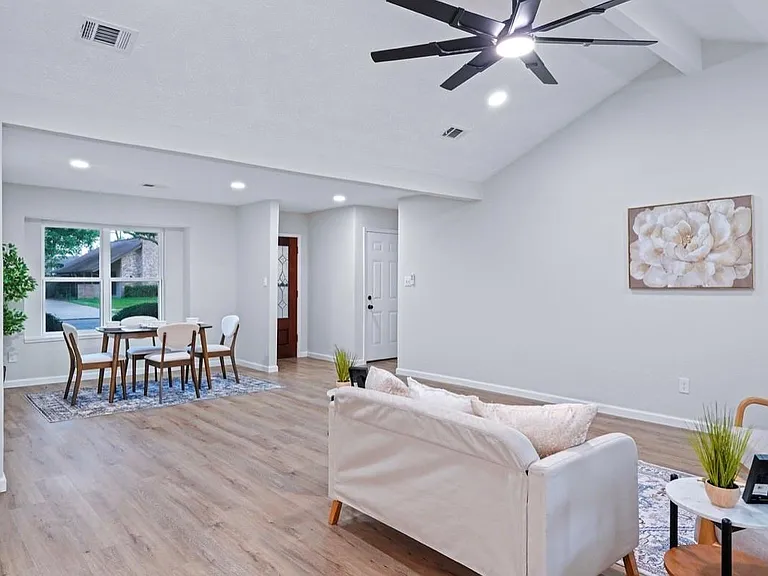 13806 Wickersham Ln — Photo 3
