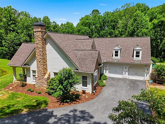 2nd image of 835 Breedlove Rd