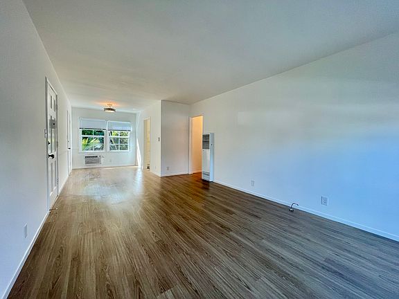 3rd image of 1401 N Fairfax Ave APT 102