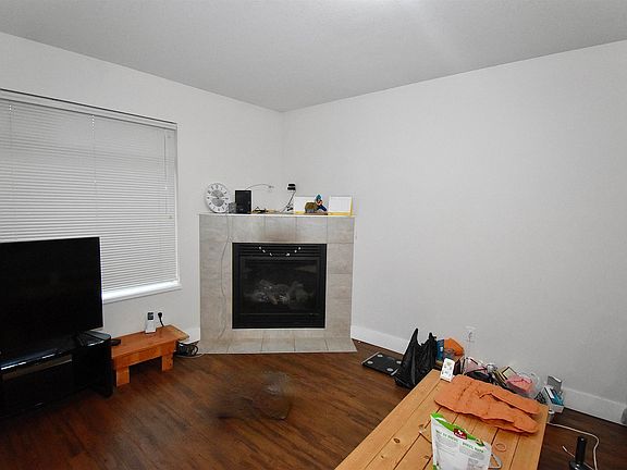 4th image of 624 Shaw Rd #16