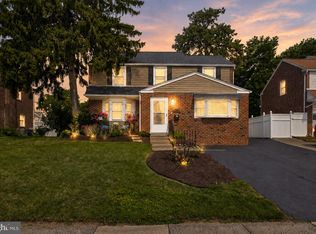 560 Holmes Rd, Morton, PA 19070