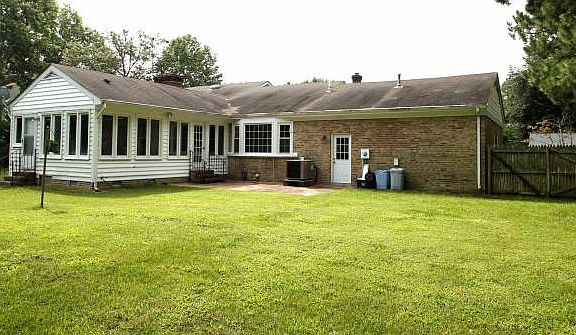 4th image of 12 Carriage Hill Dr