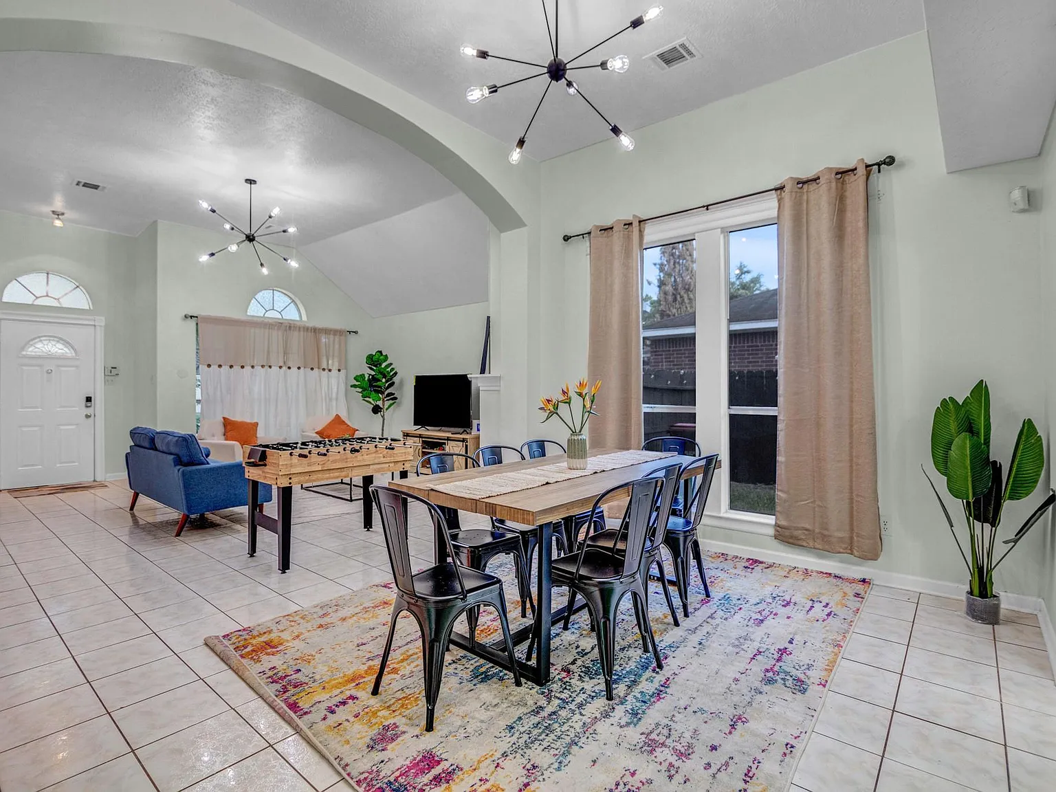 3 bed, 2.0 bath, 1710 sqft, $2,000 — Photo 4